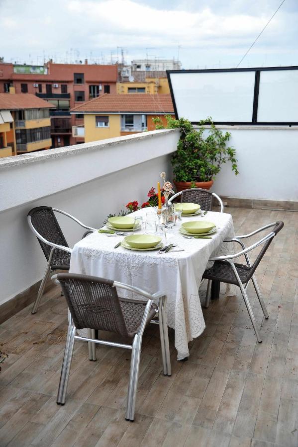 Attico Luminoso Terrazza Metro A Aria Cond Wifi Apartment Rome Exterior photo